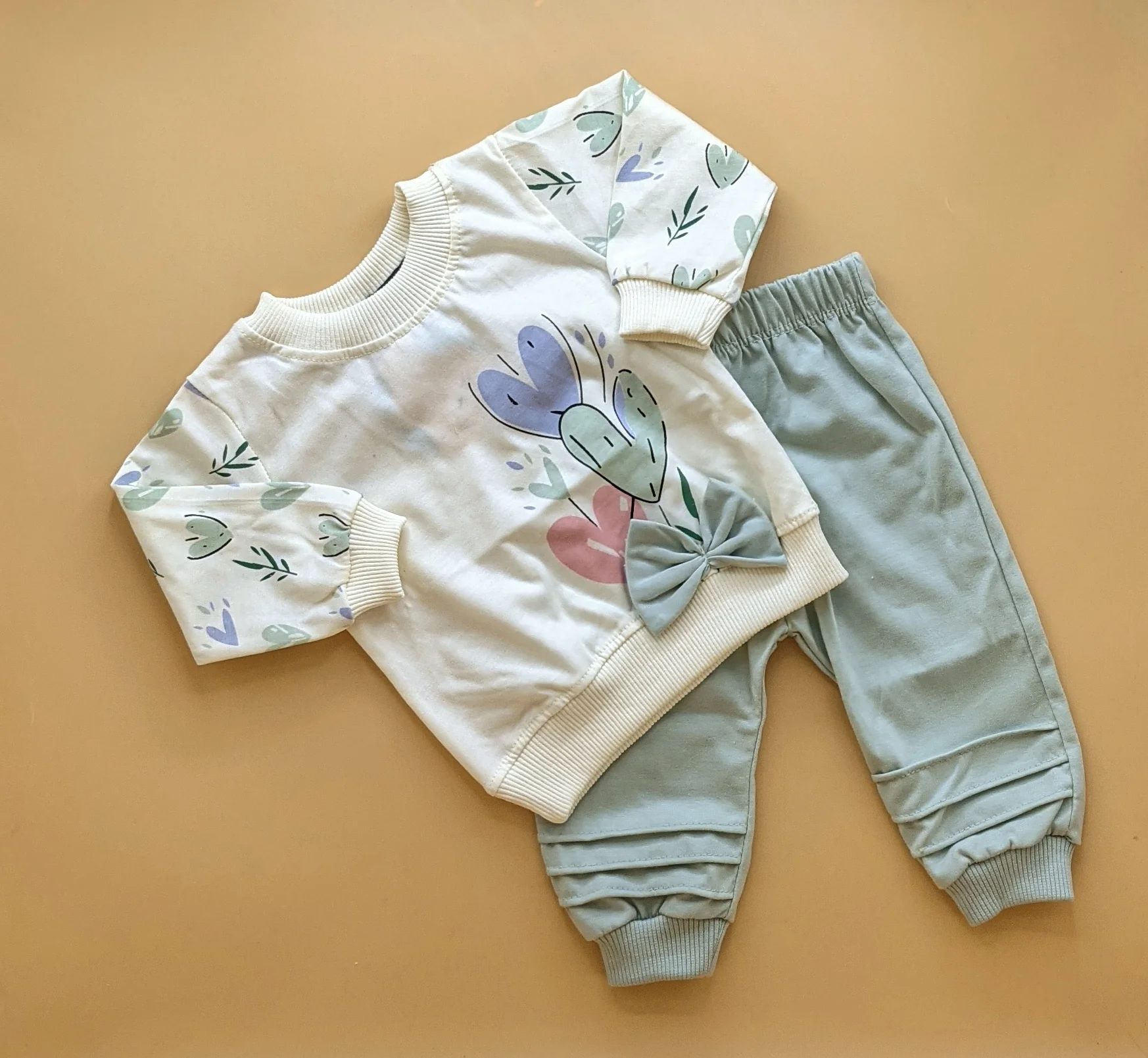 2 Piece Baby Suit - Bow/Hearts - Image 2