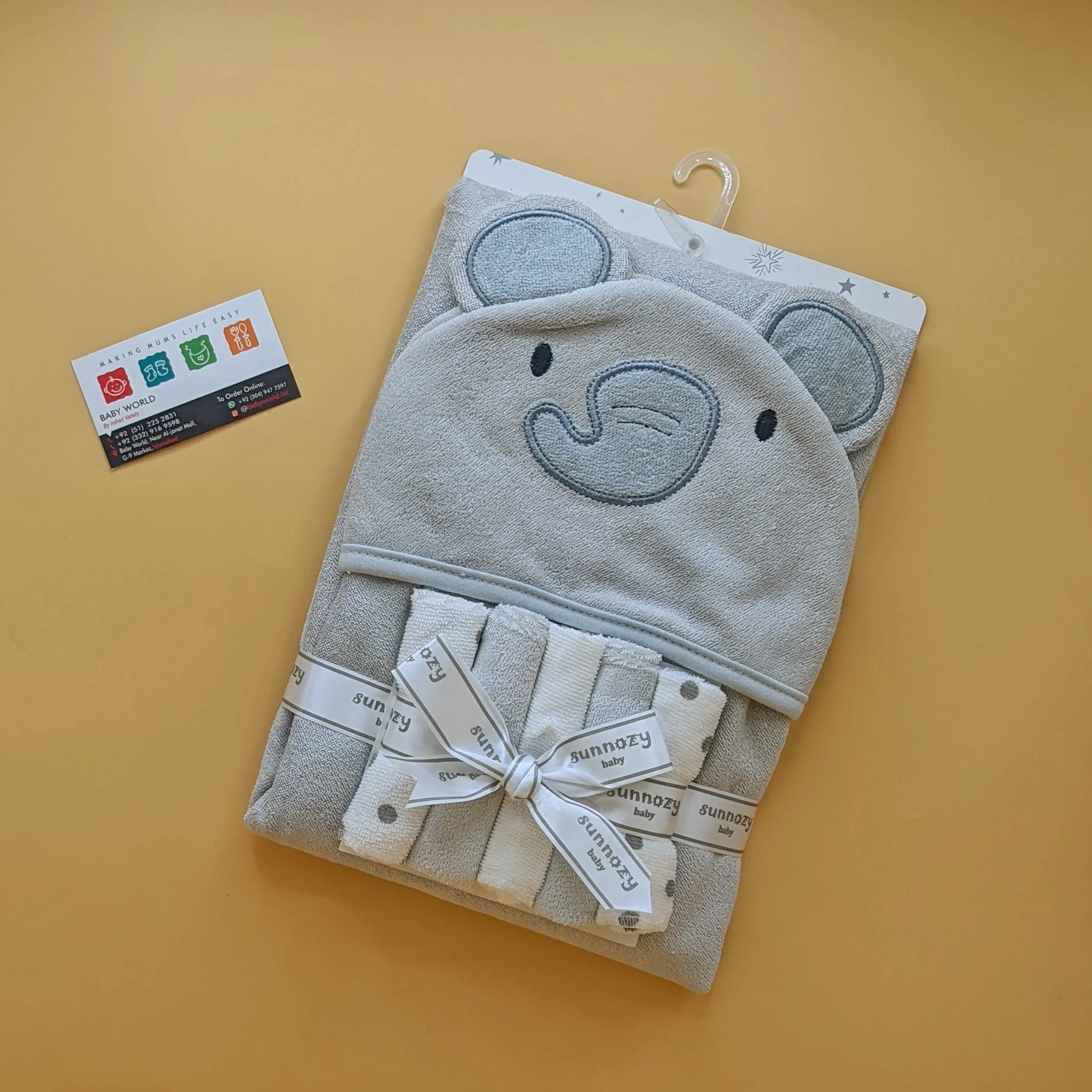 Hooded Bath Towel with 5 Pieces Face Towels - Image 3