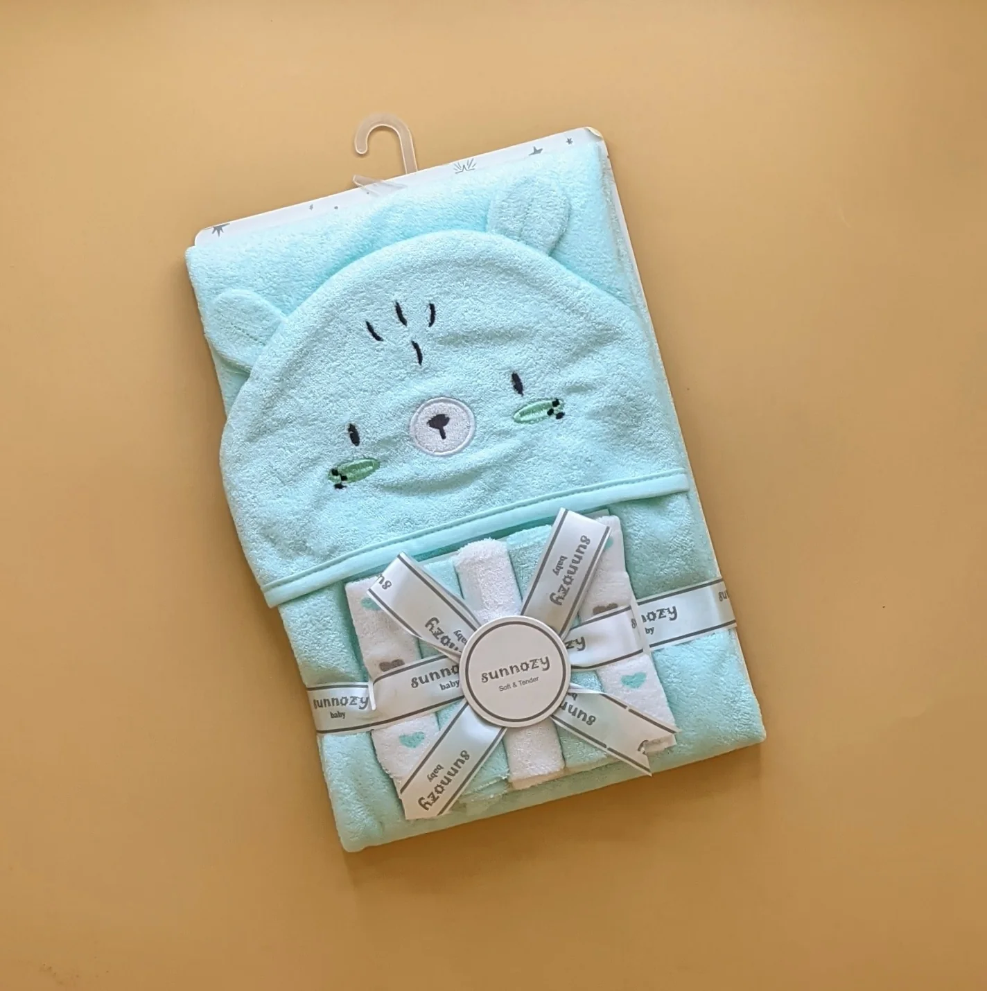 Hooded Bath Towel with 5 Pieces Face Towels - Image 8