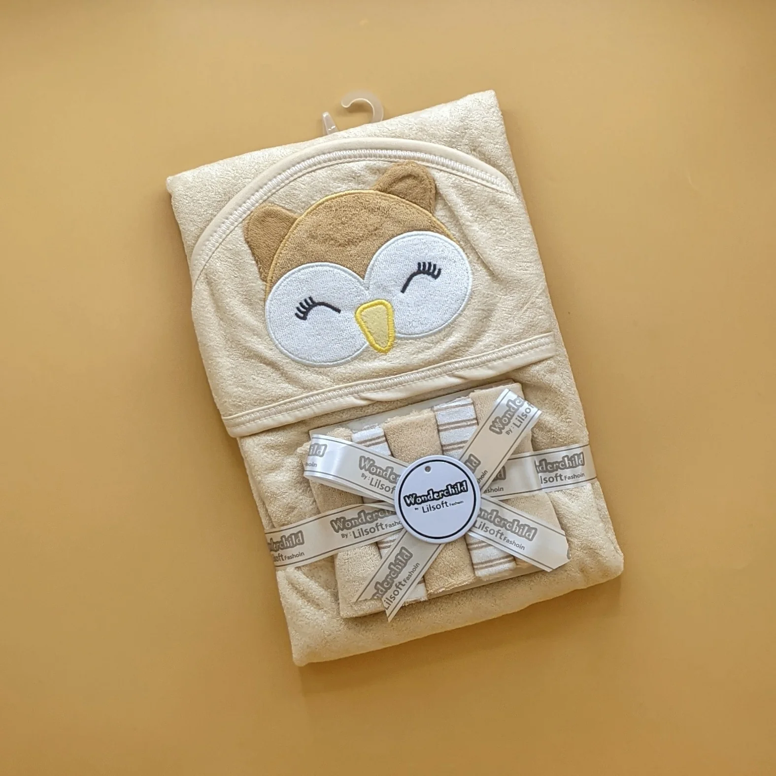 Hooded Bath Towel with 5 Pieces Face Towels - Image 4