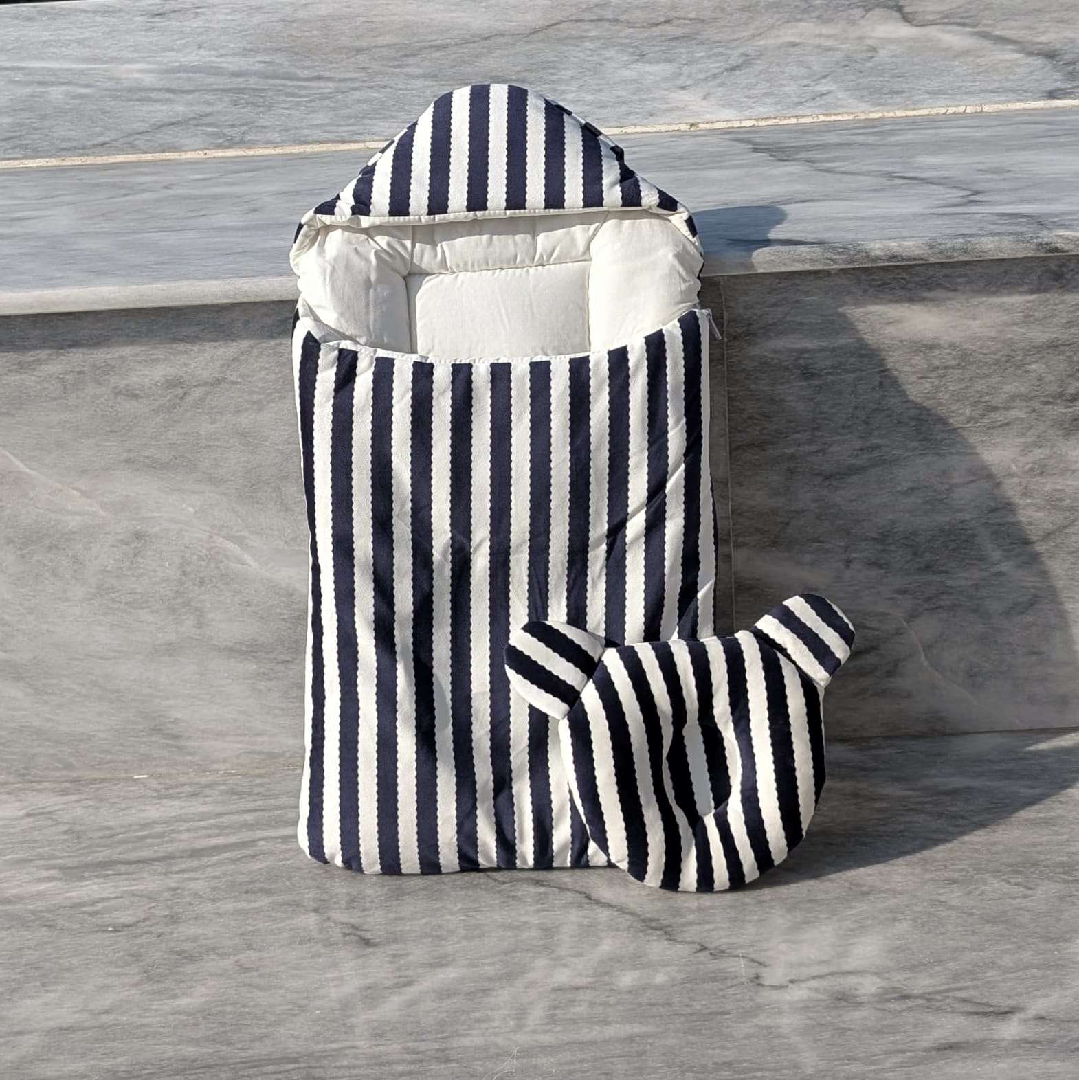 Hooded Carry Nest with Pillow - Lines/Ears - Image 9