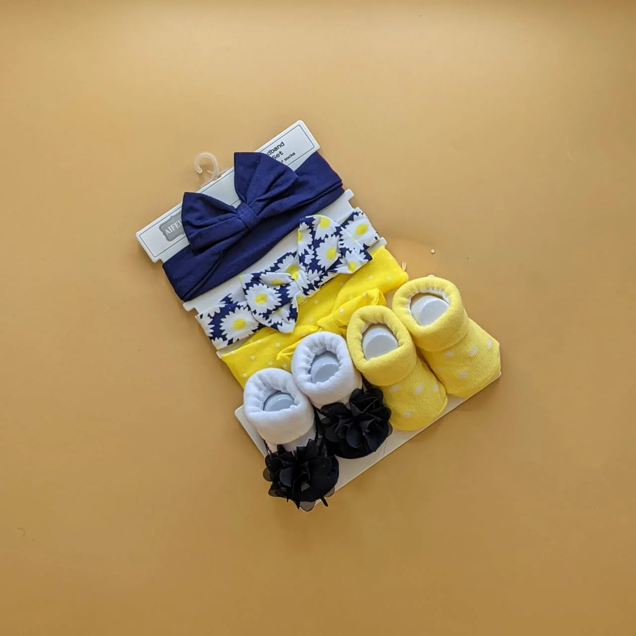 Pack of 3 headbands, & booties set - Image 10
